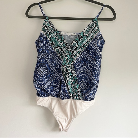 LOVERS + FRIENDS | Printed Bodysuit - Picture 3 of 15